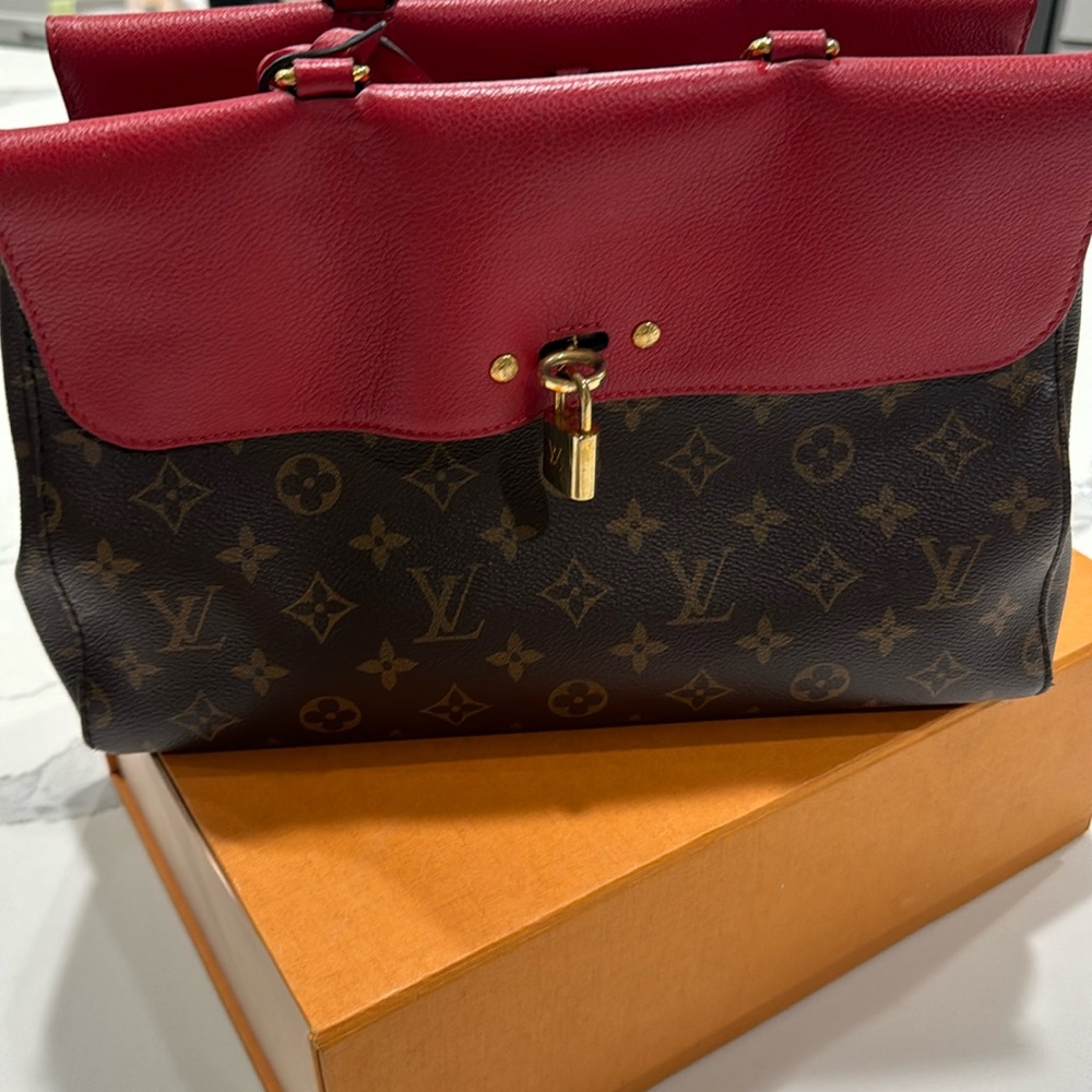 Louis Vuitton Venus red
